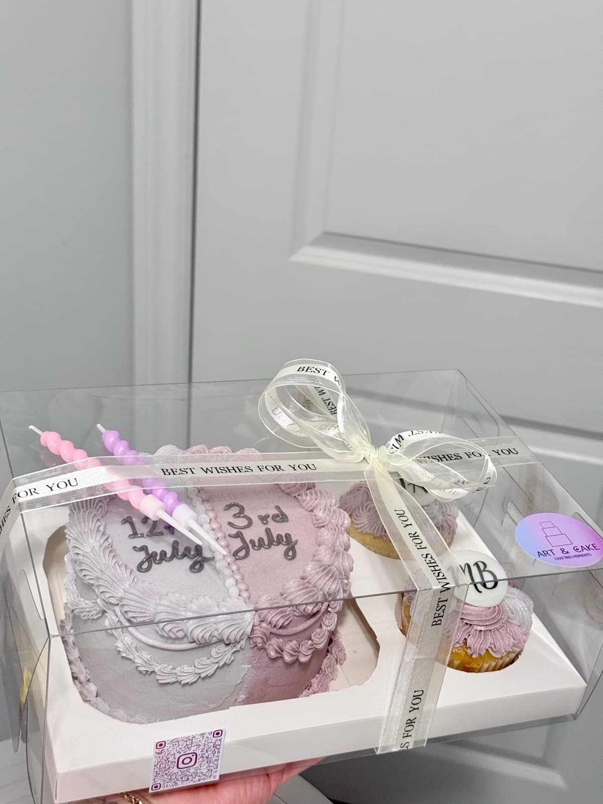Mini cake en forma de corazón en caja de regalo — Art&Cake Toronto