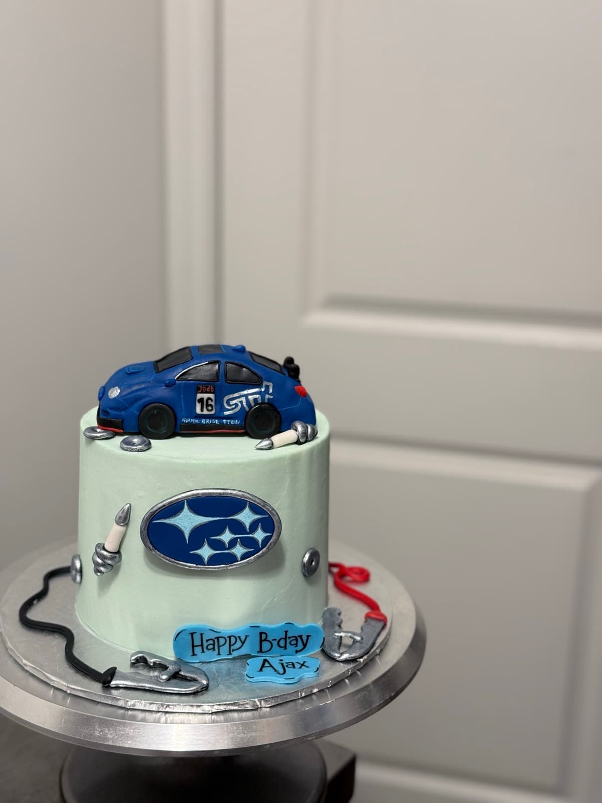 Pastel de cumpleaños personalizado Subaru — Art&Cake Toronto